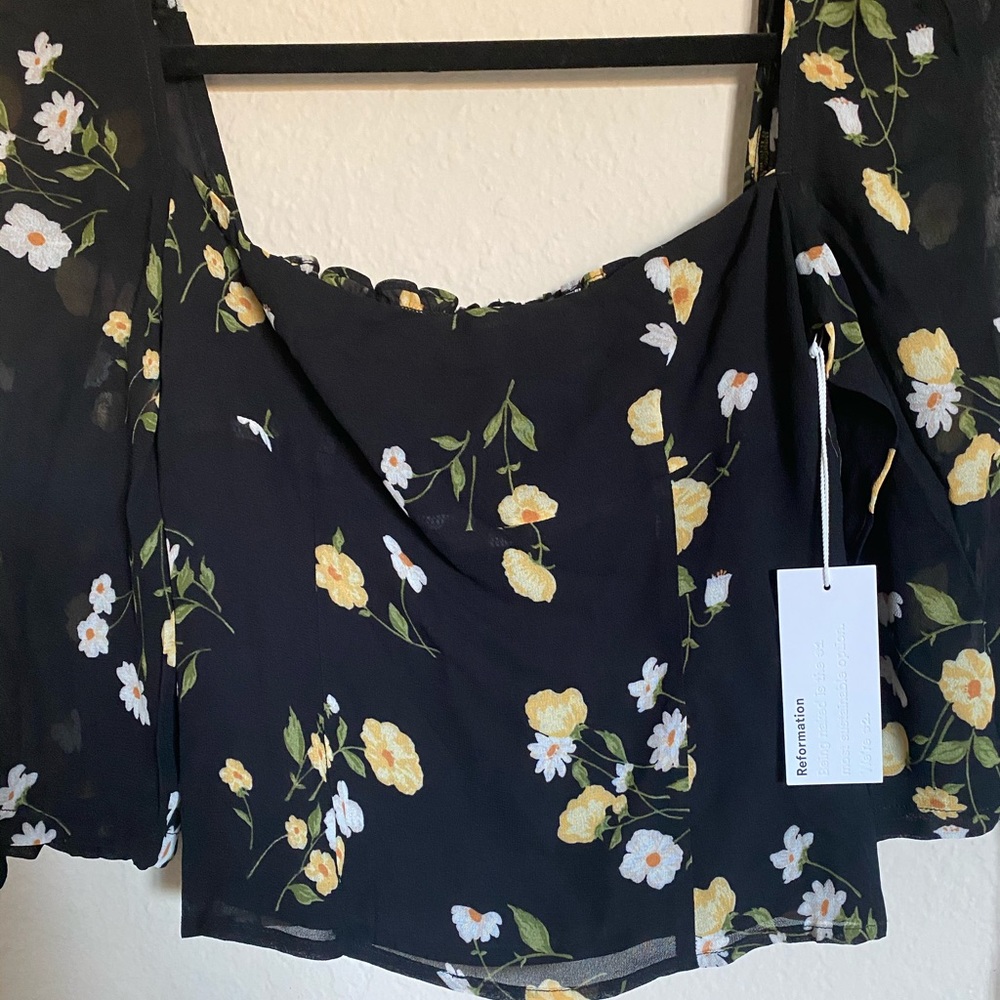 Reformation grove top - Picture 7 of 12